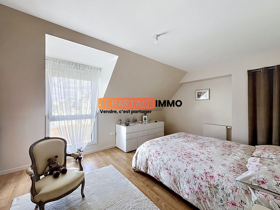 
                                                Vente
                                                 Appartement · 102 m² · 3 pièces