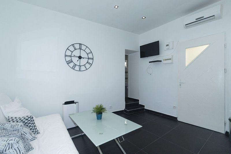 
                                                Location
                                                 Appartement, 18m², 500€ - Marseille