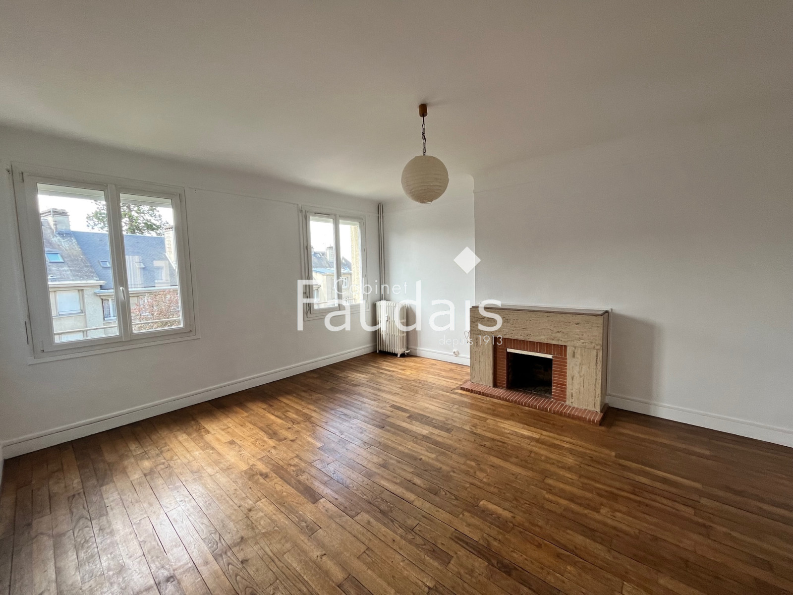 
                                                Vente
                                                 APPARTEMENT 1ER ETAGE EN CENTRE VILLE