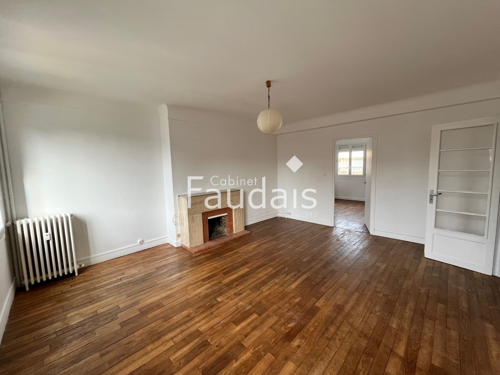 
                                                Vente
                                                 APPARTEMENT 1ER ETAGE EN CENTRE VILLE