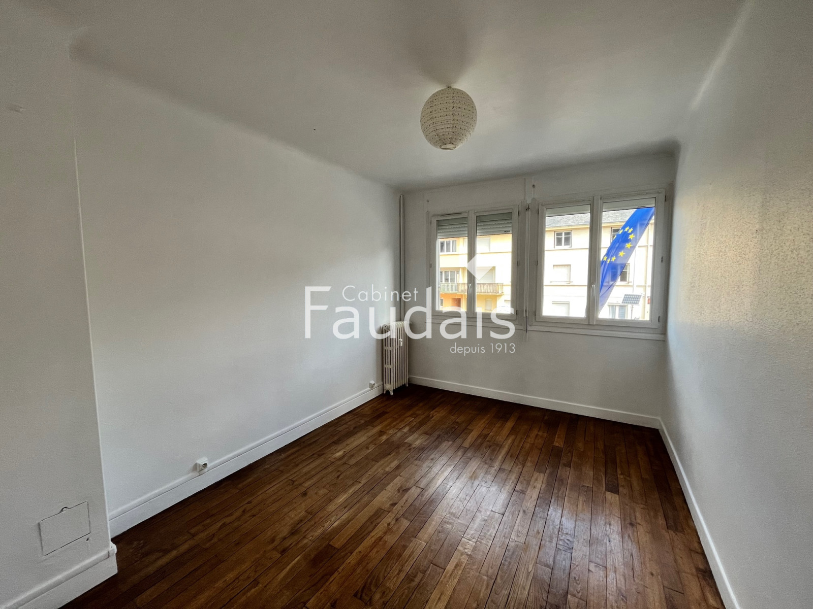 
                                                Vente
                                                 APPARTEMENT 1ER ETAGE EN CENTRE VILLE
