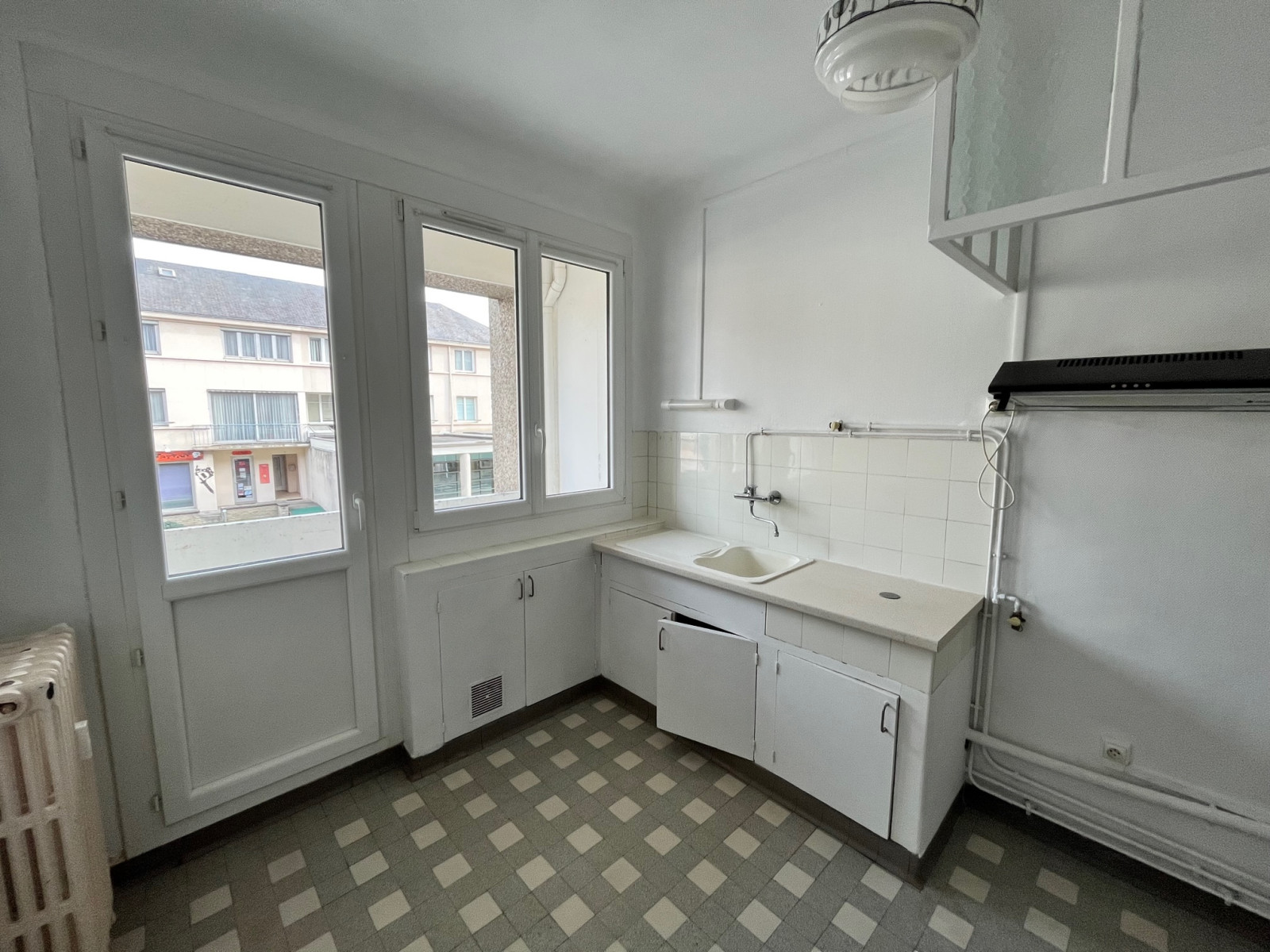 
                                                Vente
                                                 APPARTEMENT 1ER ETAGE EN CENTRE VILLE