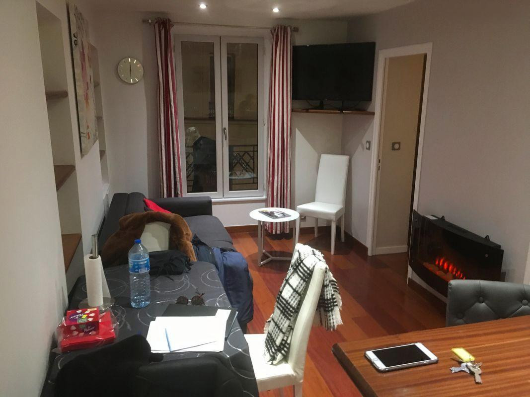 
                                                Location
                                                 Appartement 2/3 pièces 36 m2 refait à neuf