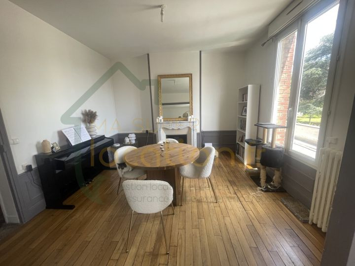 
                                                Location
                                                 Appartement 2 chambres de 82m2