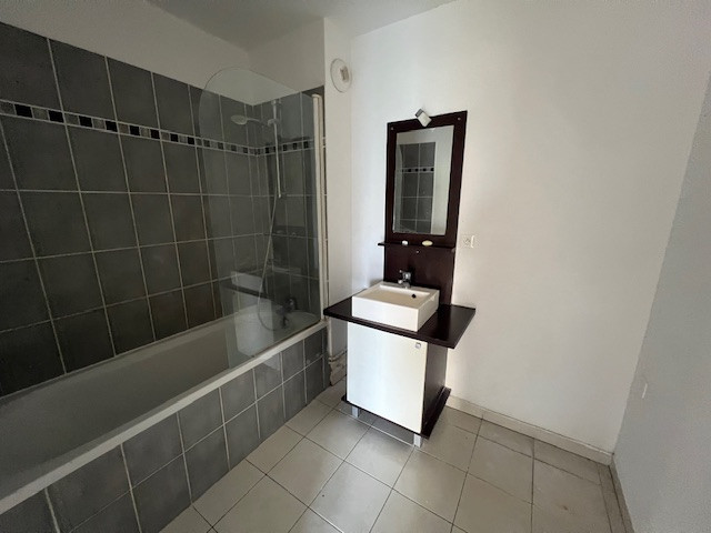 
                                                Vente
                                                 appartement 2 chambres en RDC