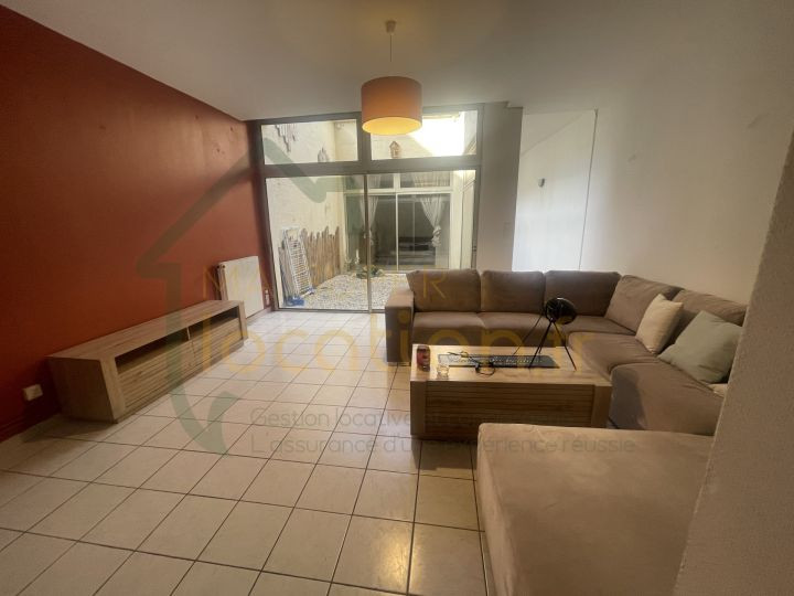 
                                                Location
                                                 Appartement 2 chambres entièrement meublé