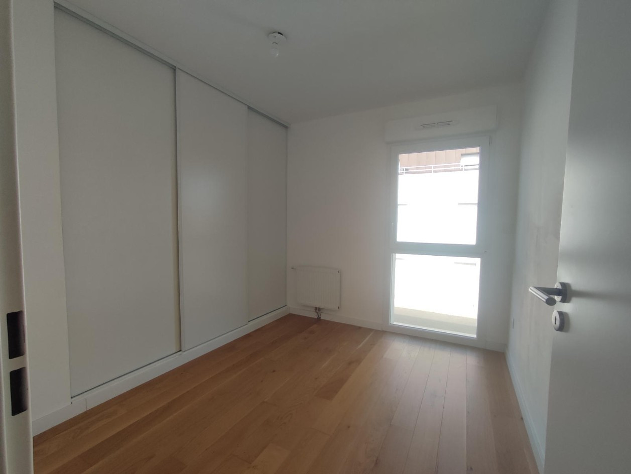 
                                                Location
                                                 Appartement 2 chambres, terrasse, parking privé