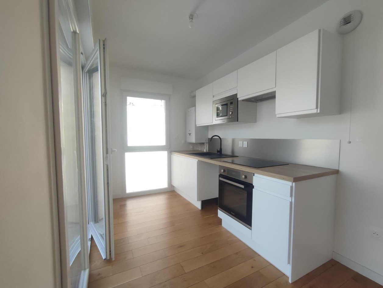 
                                                Location
                                                 Appartement 2 chambres, terrasse, parking privé