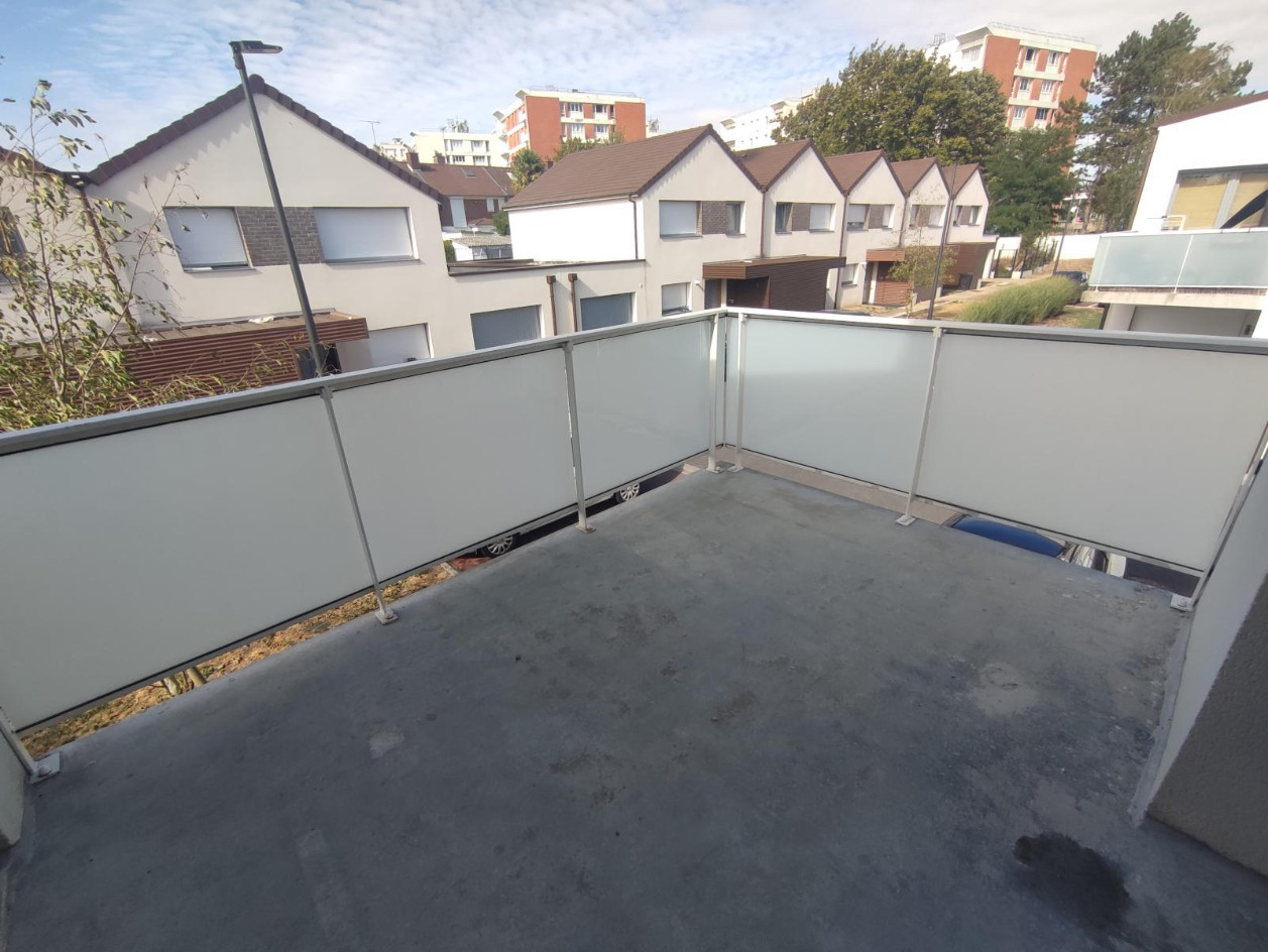 
                                                Location
                                                 Appartement 2 chambres, terrasse, parking privé