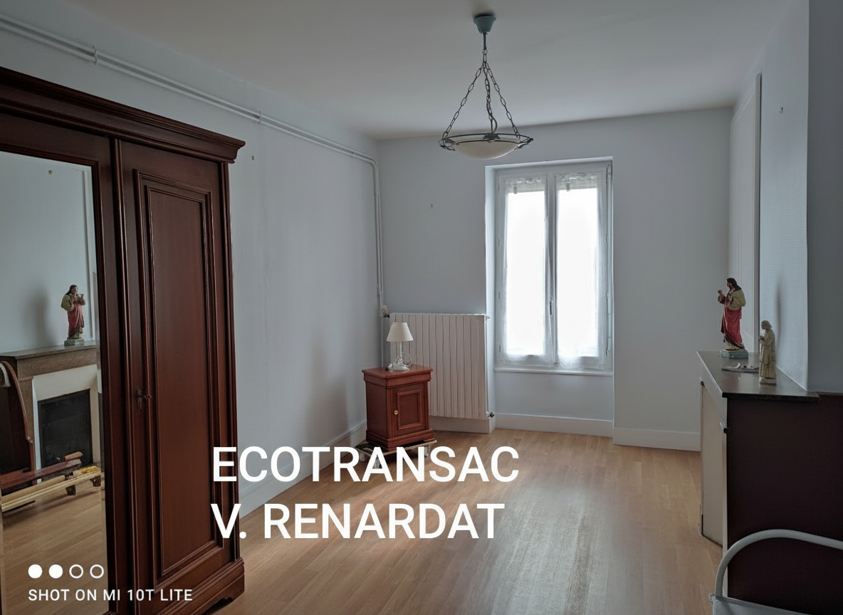 
                                                Vente
                                                 APPARTEMENT 2 CHAMBRES + UNE CAVE