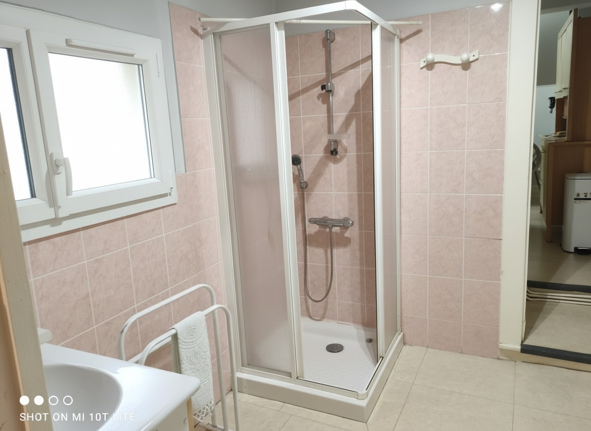 
                                                Vente
                                                 APPARTEMENT 2 CHAMBRES + UNE CAVE