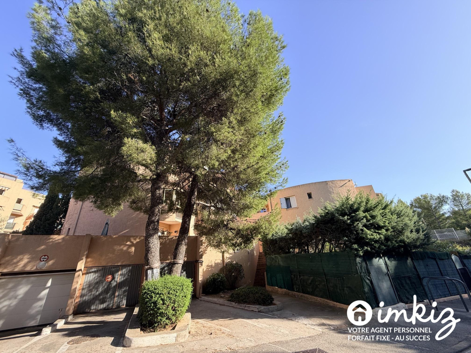 
                                                Vente
                                                 Appartement 2 coins nuit - veranda -stationnement