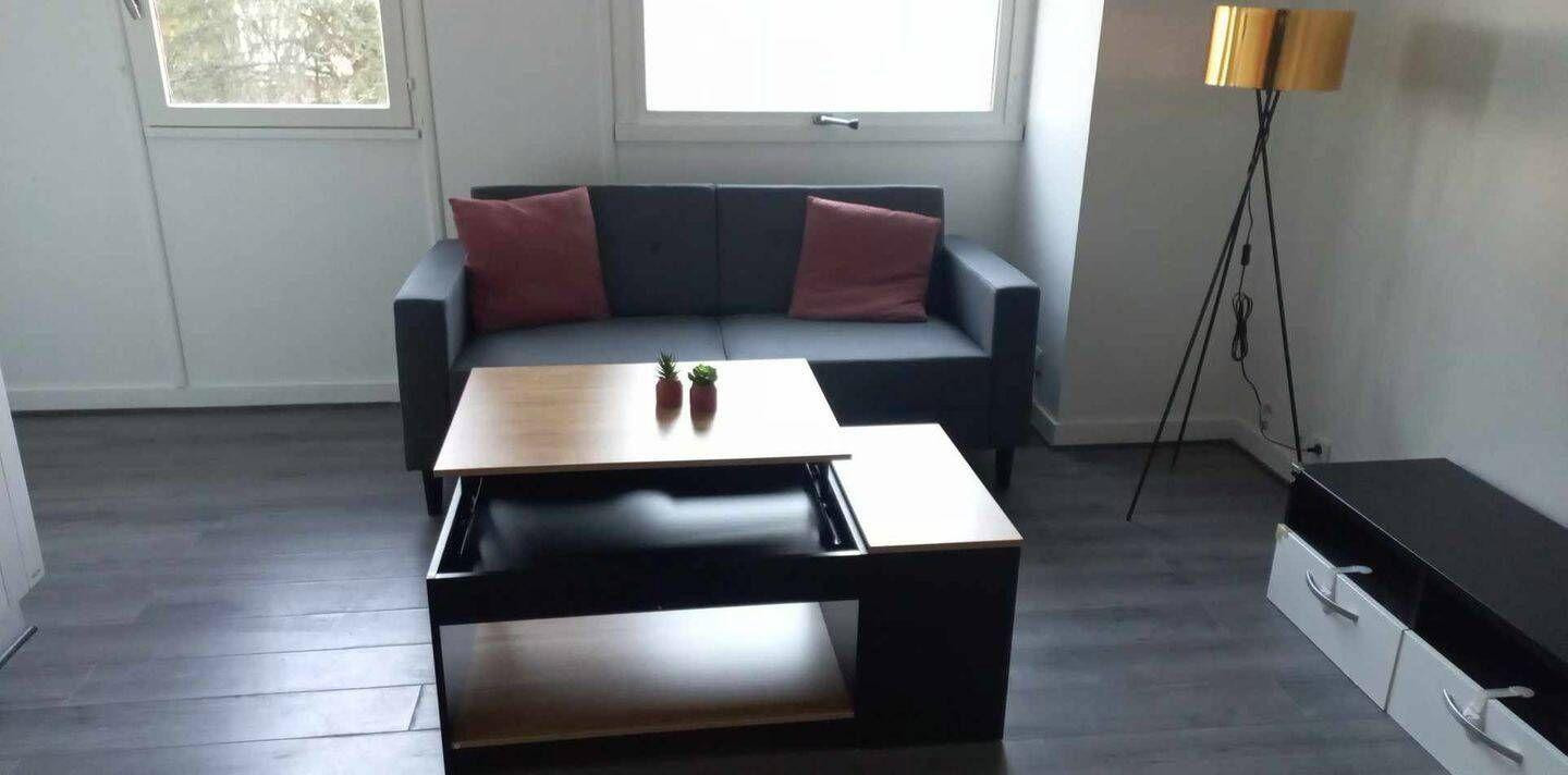 
                                                Location
                                                 Appartement 2 p résidenceprivee Boussy-St-Antoine