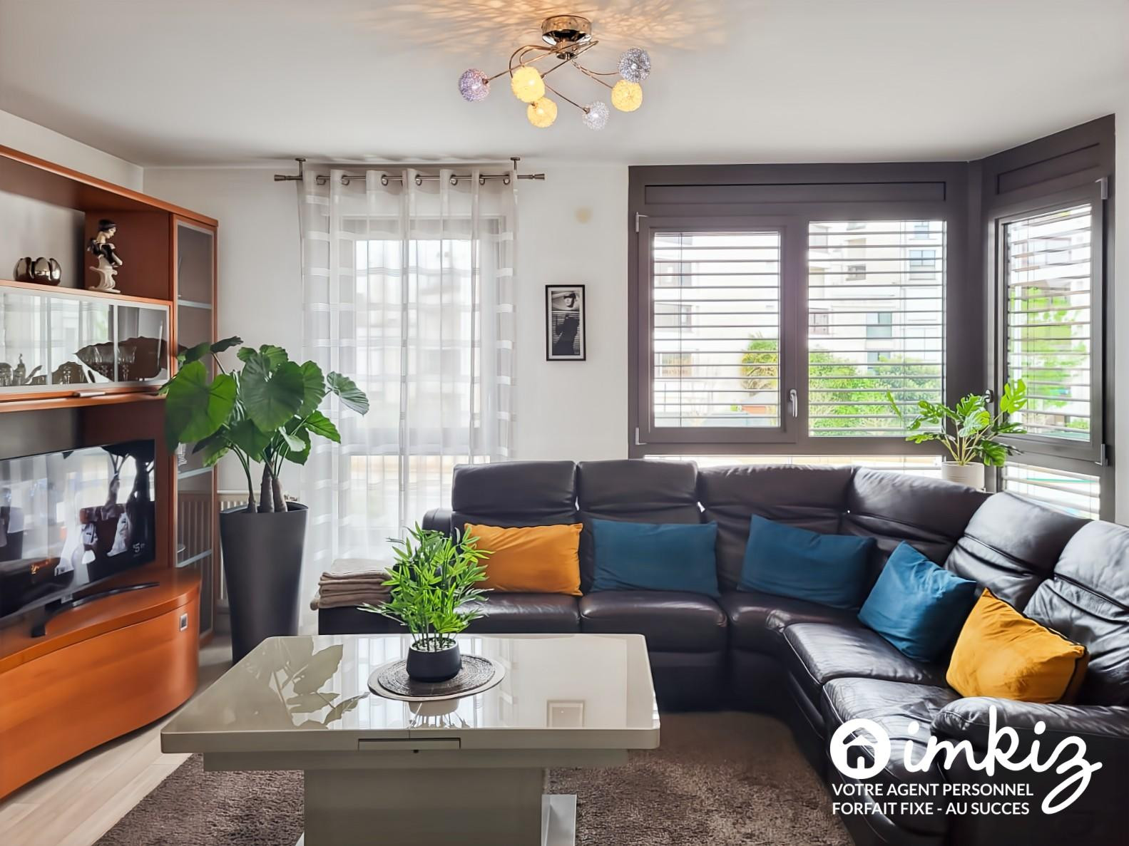 
                                                Vente
                                                 Appartement 2 pièces , 1er étage