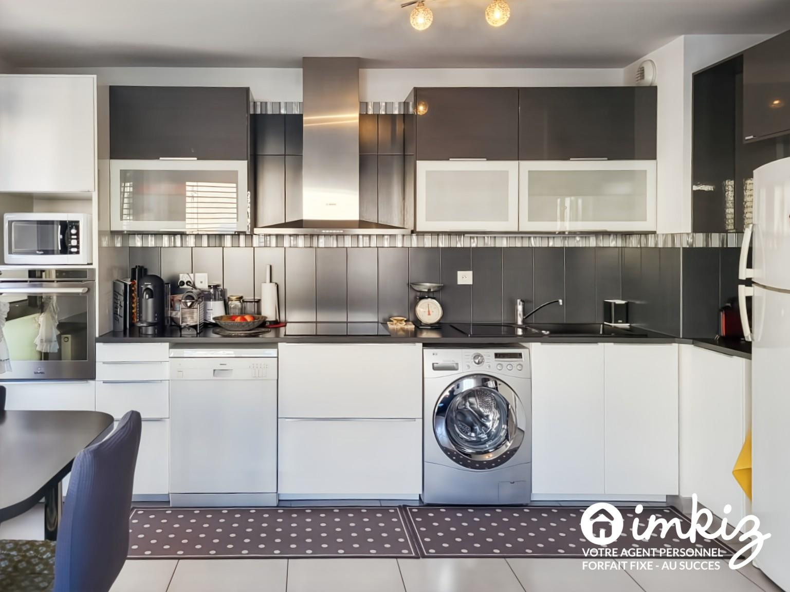 
                                                Vente
                                                 Appartement 2 pièces , 1er étage