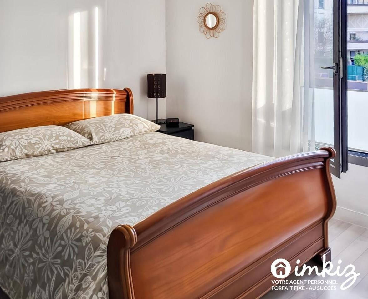 
                                                Vente
                                                 Appartement 2 pièces , 1er étage