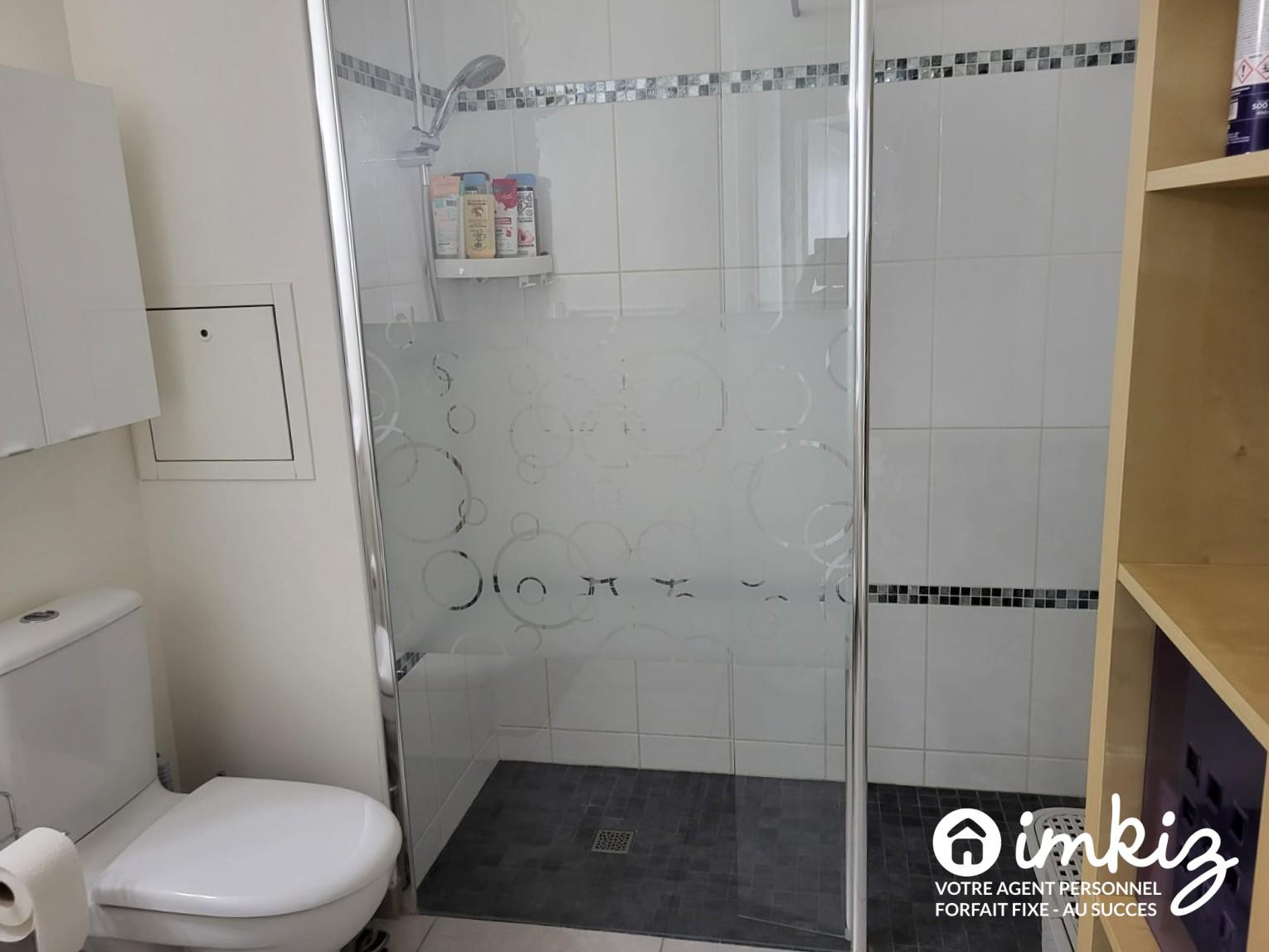 
                                                Vente
                                                 Appartement 2 pièces , 1er étage