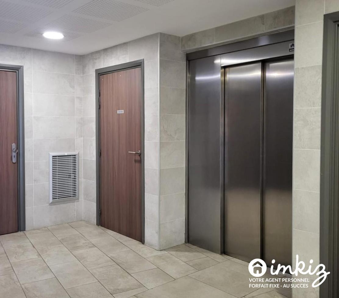 
                                                Vente
                                                 Appartement 2 pièces , 1er étage