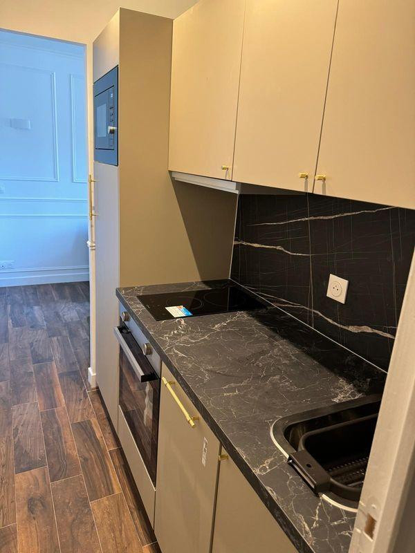 
                                                Location
                                                 Appartement 2 pièces 20 m² entièrement rénové