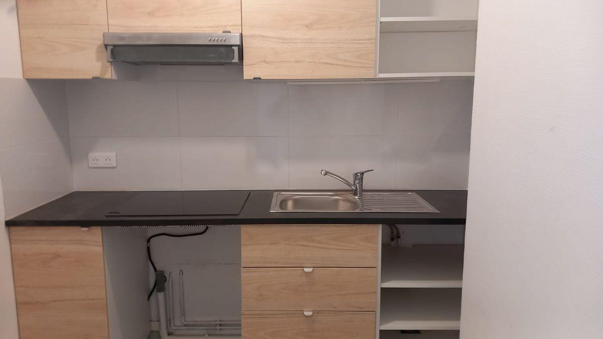 
                                                Location
                                                 Appartement 2 pièces 36M2 à louer rénové et isolé