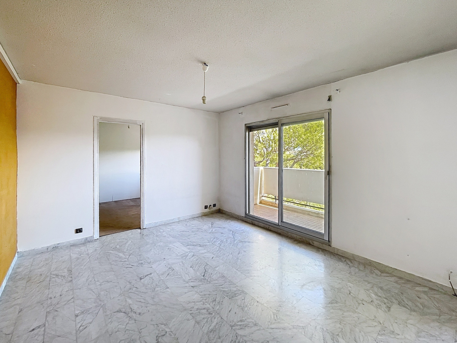 
                                                Vente
                                                 Appartement  - 2 pièces  - 37.4 m²