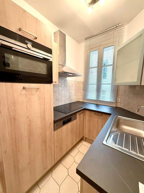 
                                                Location
                                                 Appartement 2 pièces 38m2 meublé Paris 17ème