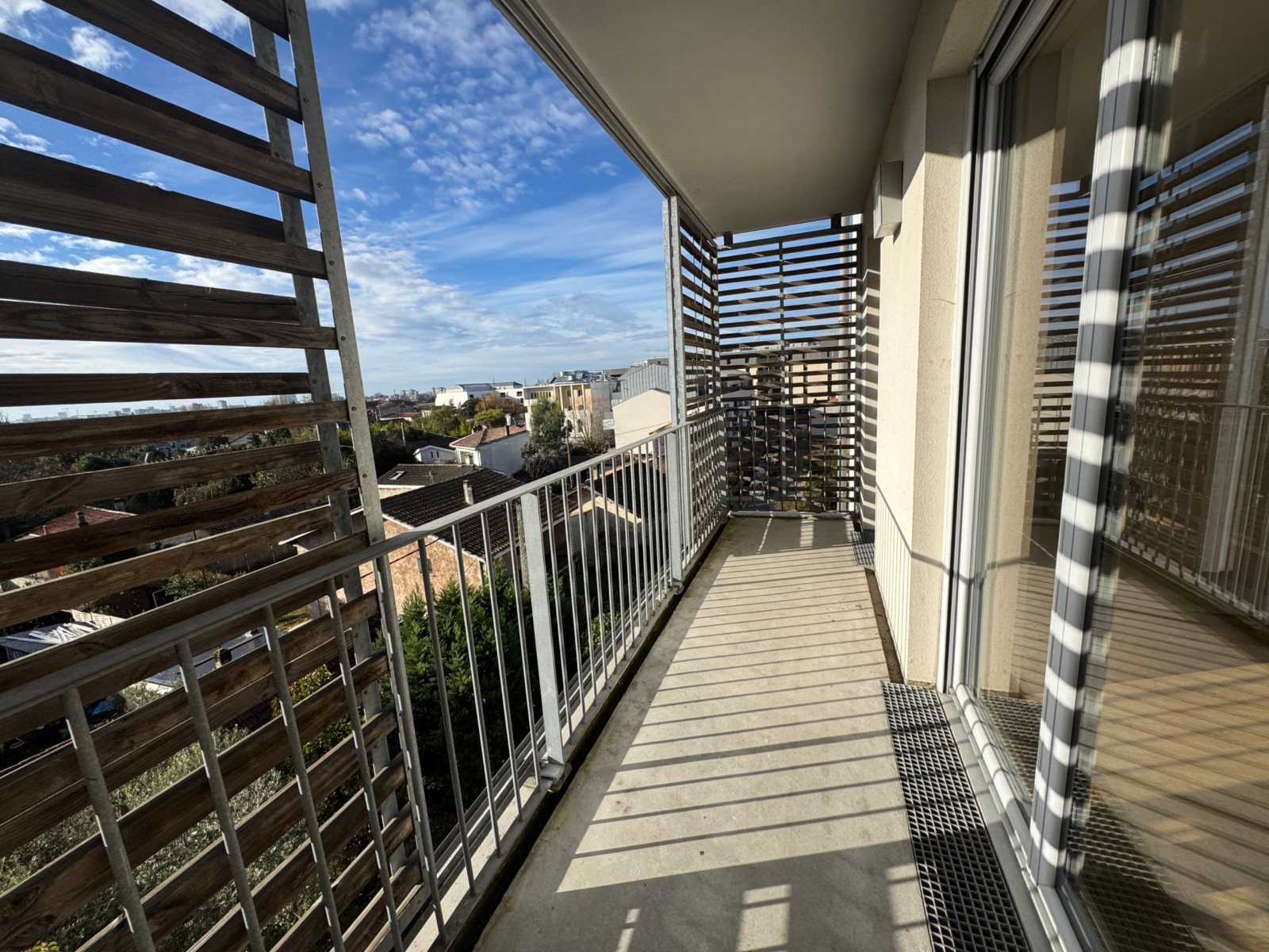 
                                                Vente
                                                 Appartement 2 pièces - 41m2 - Parking & Balcon