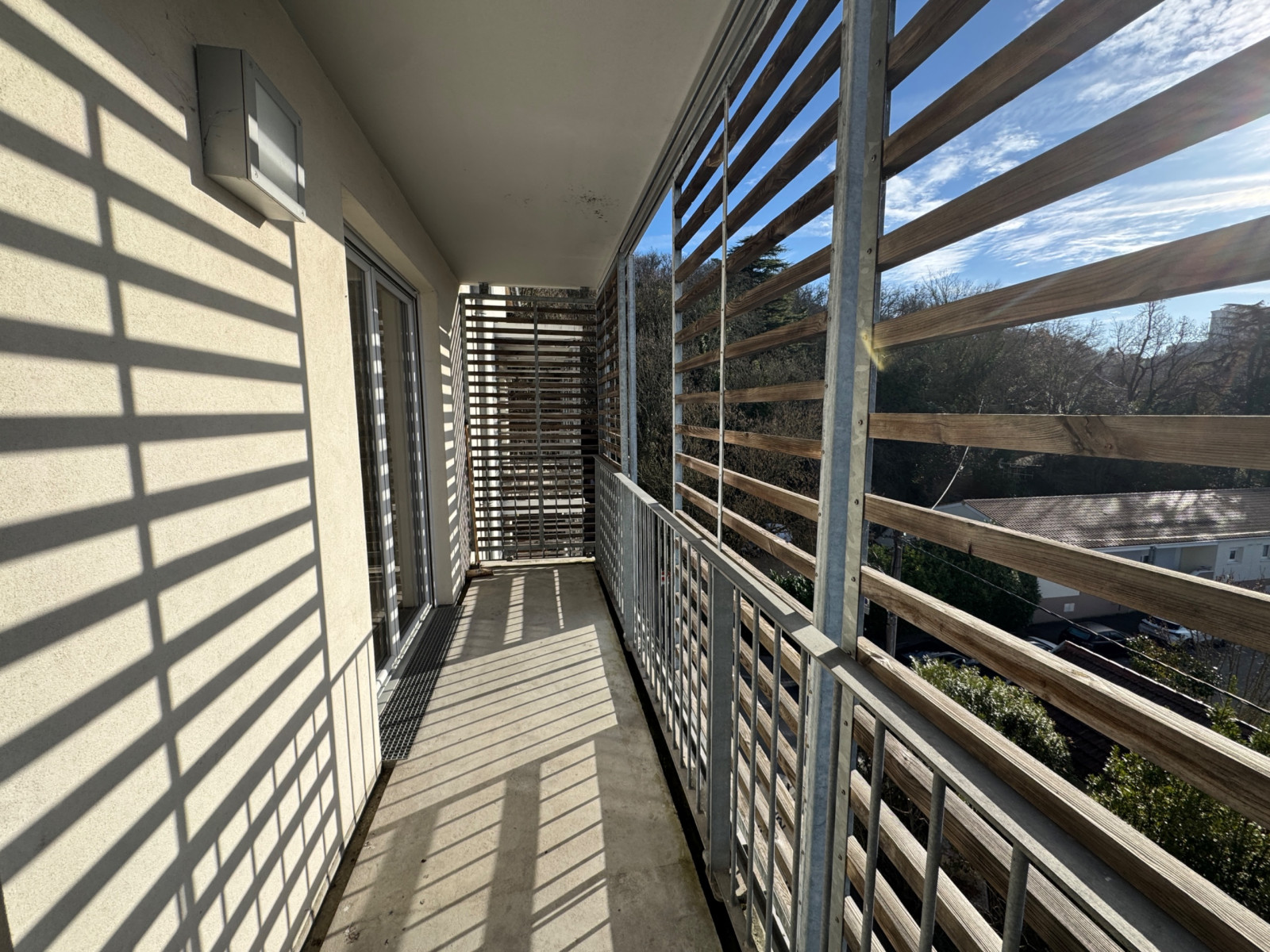 
                                                Vente
                                                 Appartement 2 pièces - 41m2 - Parking & Balcon