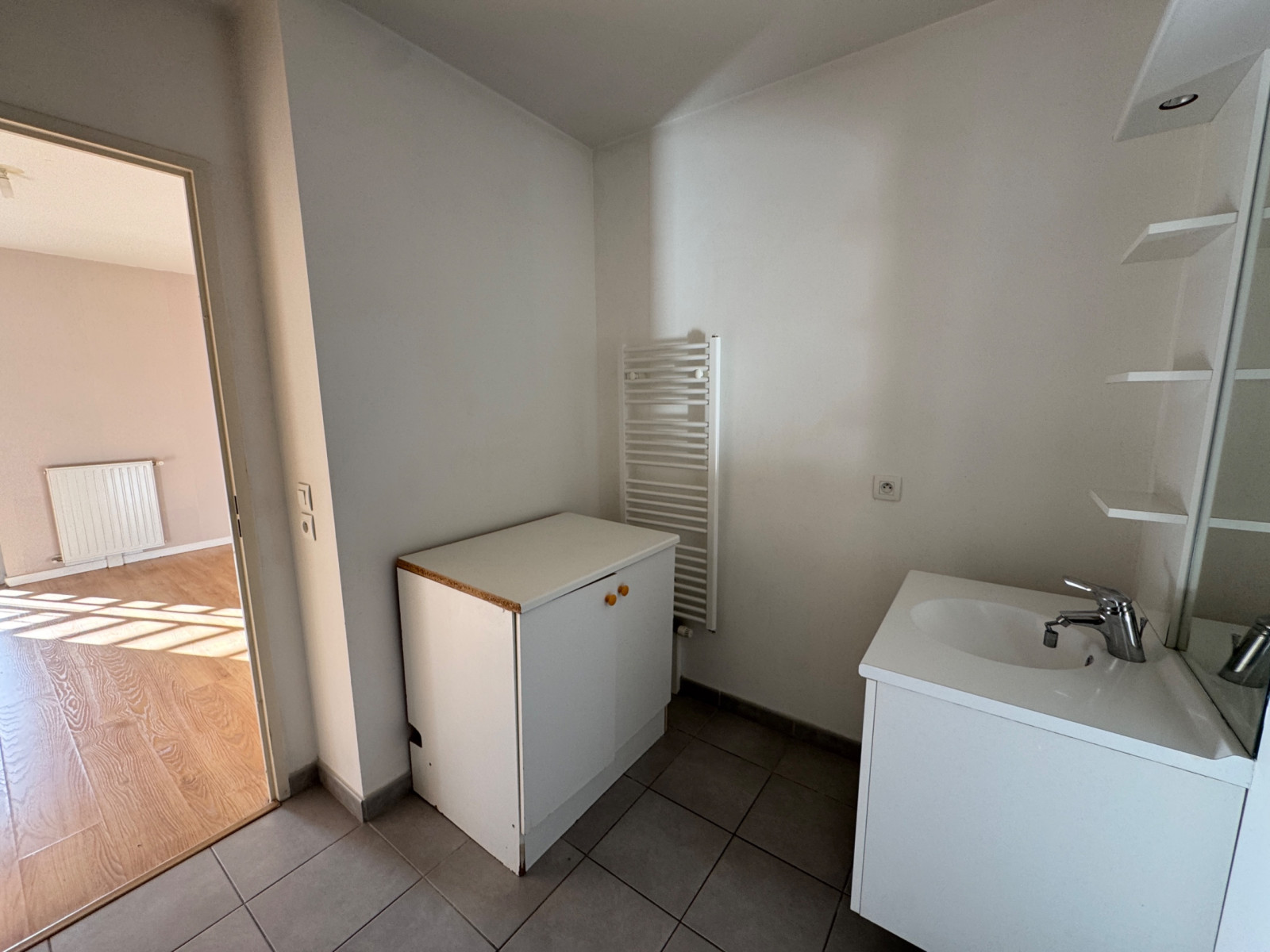 
                                                Vente
                                                 Appartement 2 pièces - 41m2 - Parking & Balcon