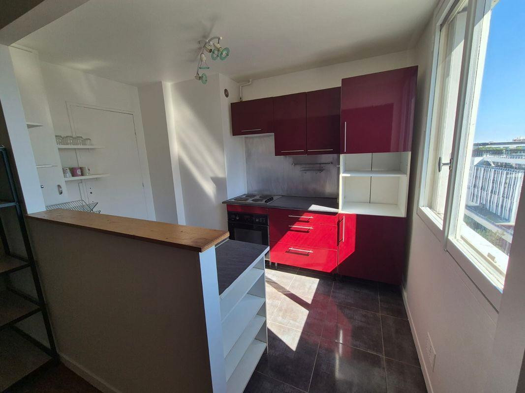 
                                                Location
                                                 Appartement 2 pièces 42m² proche M14 et RERC