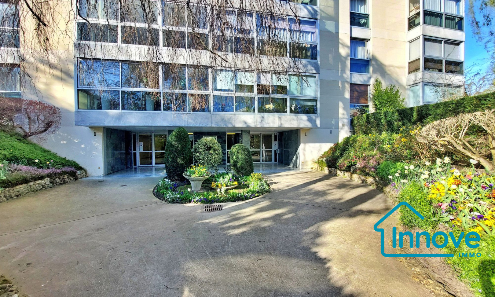 
                                                Vente
                                                 APPARTEMENT 2 PIECES - 44 m² - LE CHESNAY-ROCQUENCOURT