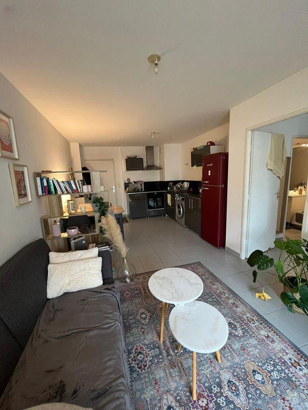 
                                                Location
                                                 Appartement 2 Pièces 45 m2 privatif dans Résidence