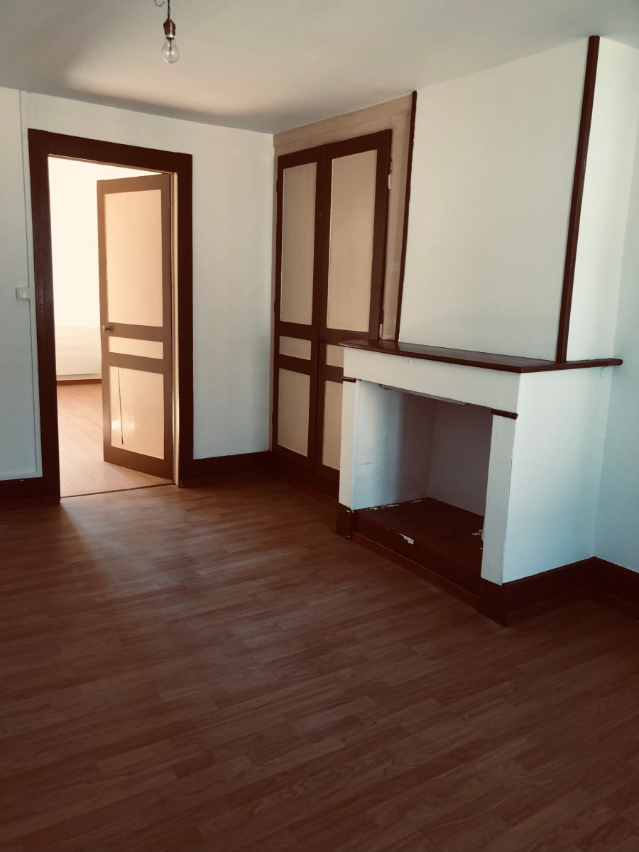 
                                                Location
                                                 Appartement 2 pièces 45m² meublé