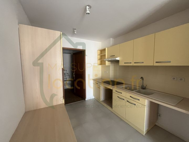 
                                                Location
                                                 Appartement 2 pièces 50m2 en Duplex dans une résidence calme en centre-ville de SAINT-QUENTIN