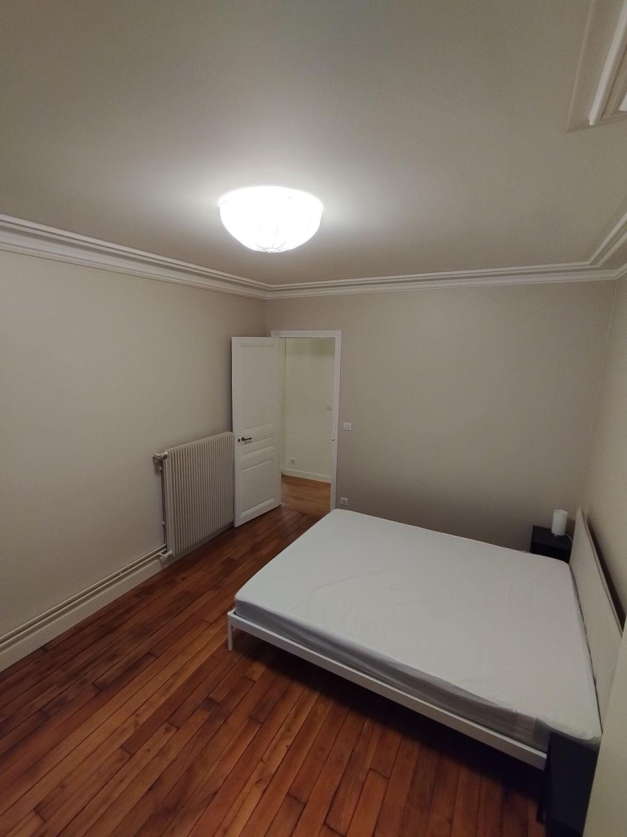 
                                                Location
                                                 Appartement 2 pièces 56 m² - meublé - Mairie 18e