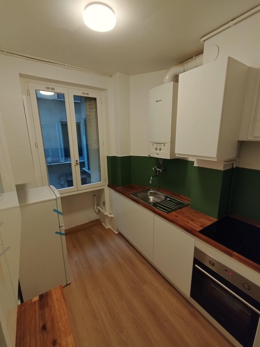 
                                                Location
                                                 Appartement 2 pièces 56 m² - meublé - Mairie 18e