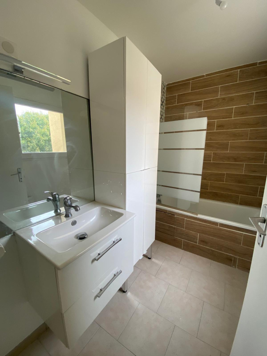 
                                                Location
                                                 APPARTEMENT 2 PIECES 56M2