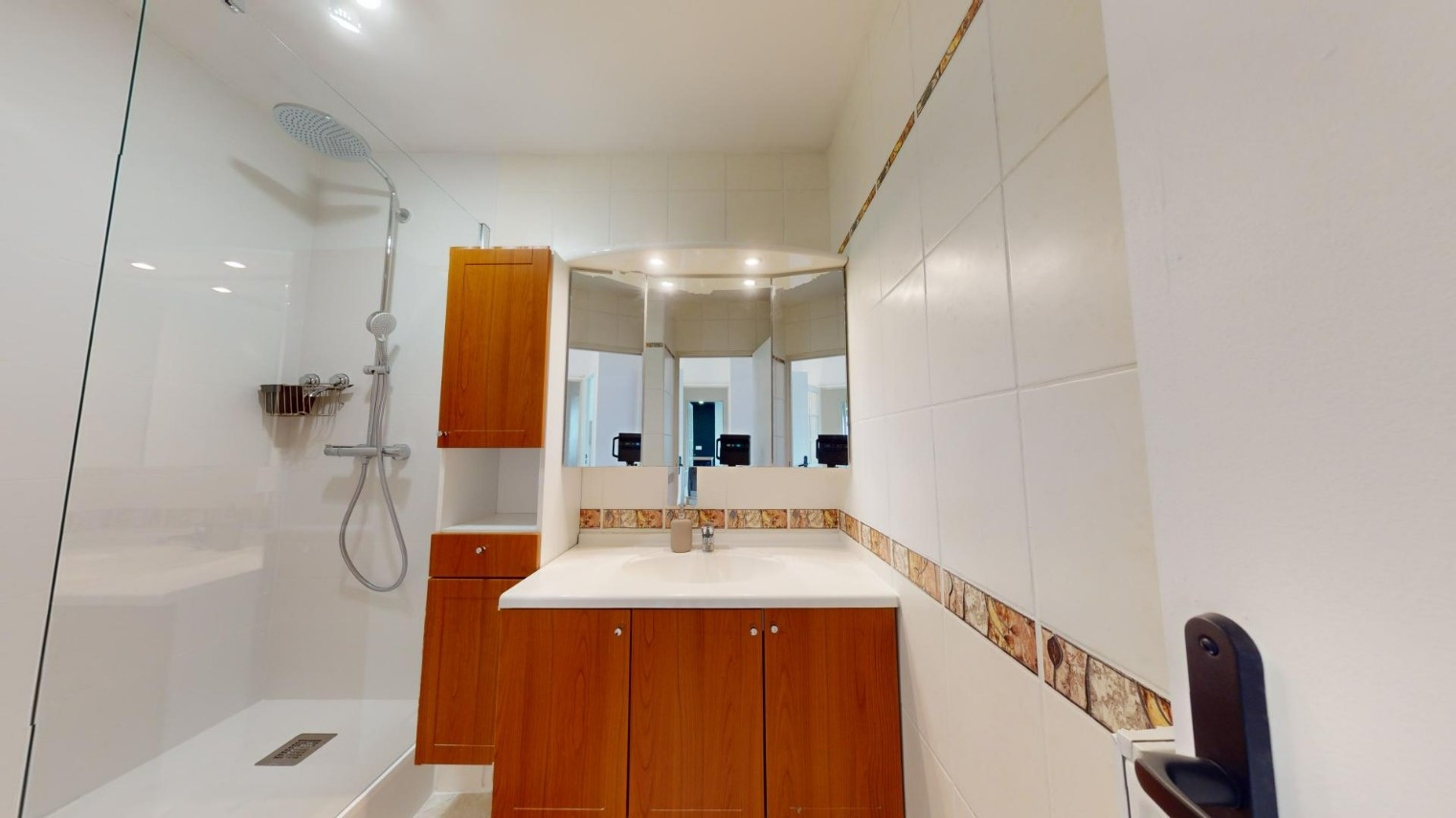 
                                                Location
                                                 APPARTEMENT 2 PIÈCES 68 m2 AVEC BALCON