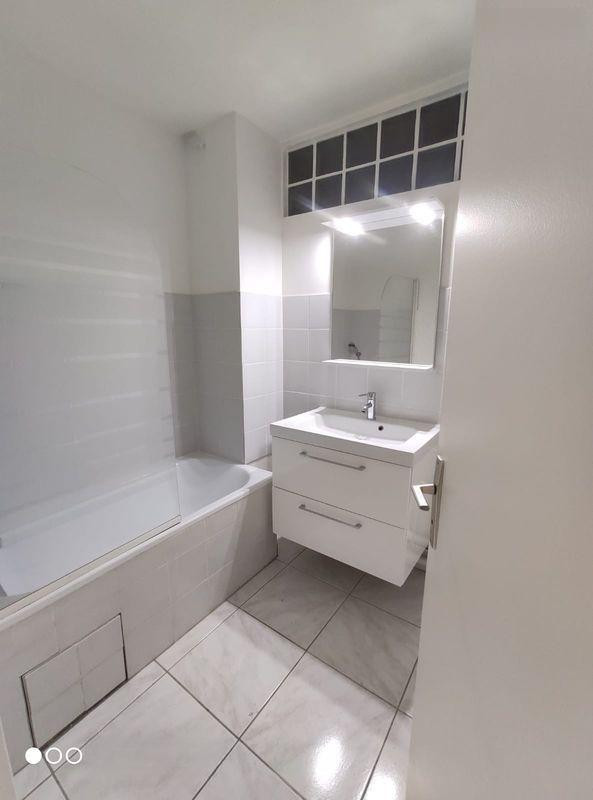 
                                                Location
                                                 Appartement - 2 pièces - 830