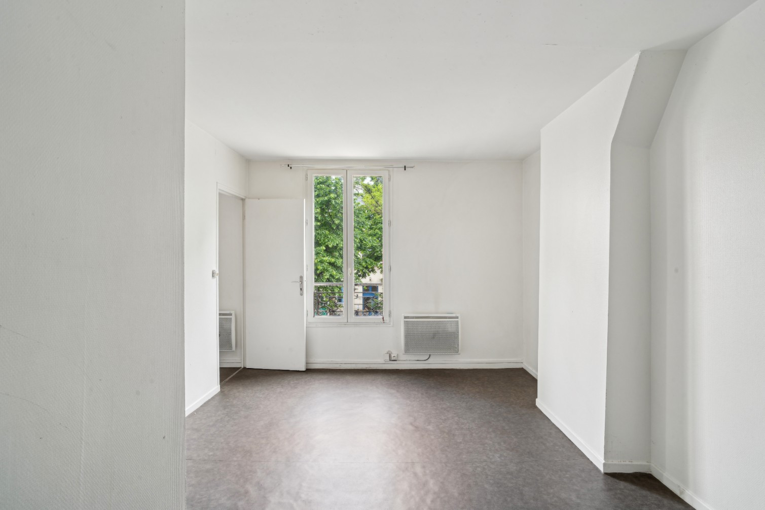 
                                                Vente
                                                 Appartement 2 pièces à rénover - Paris 18e