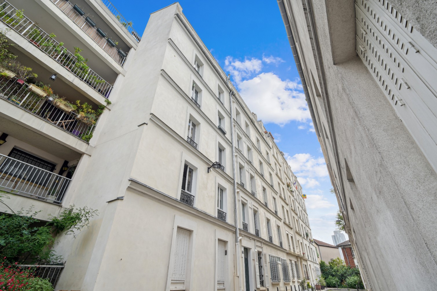 
                                                Vente
                                                 Appartement 2 pièces à rénover - Paris 18e