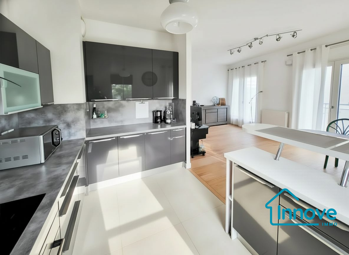 
                                                Vente
                                                 Appartement 2 pièces à vendre - Paris 14 - Balcon
