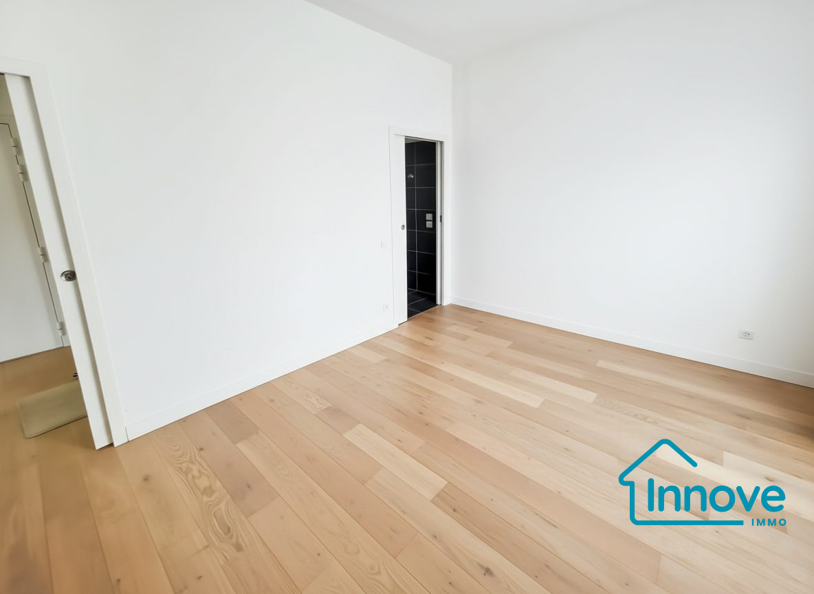 
                                                Vente
                                                 Appartement 2 pièces à vendre - Paris 14 - Balcon