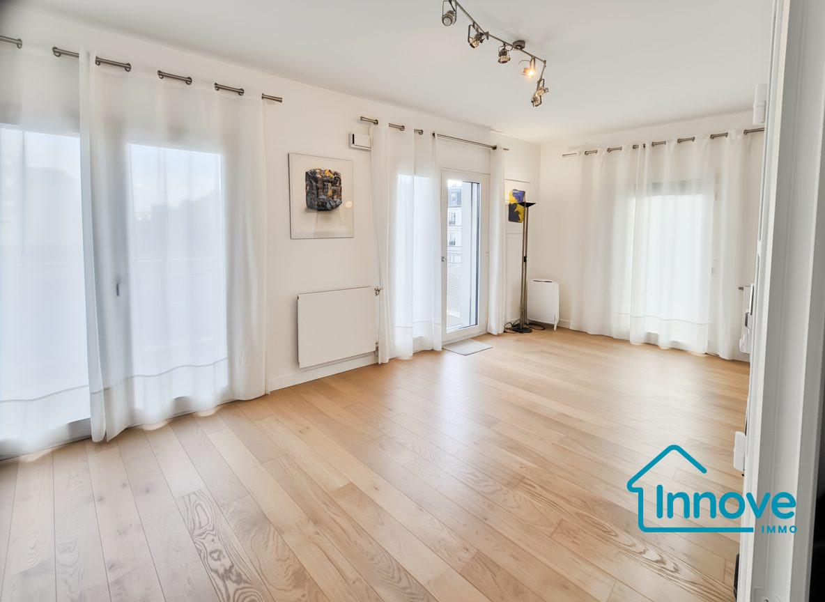 
                                                Vente
                                                 Appartement 2 pièces à vendre - Paris 14 - Balcon