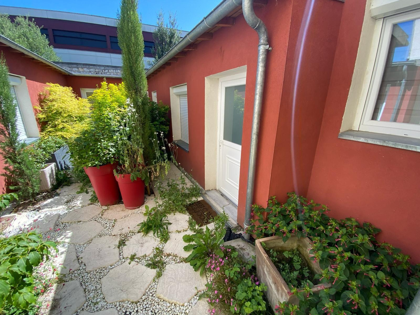 
                                                Location
                                                 Appartement 2 pièces au calme centre ville Orléans