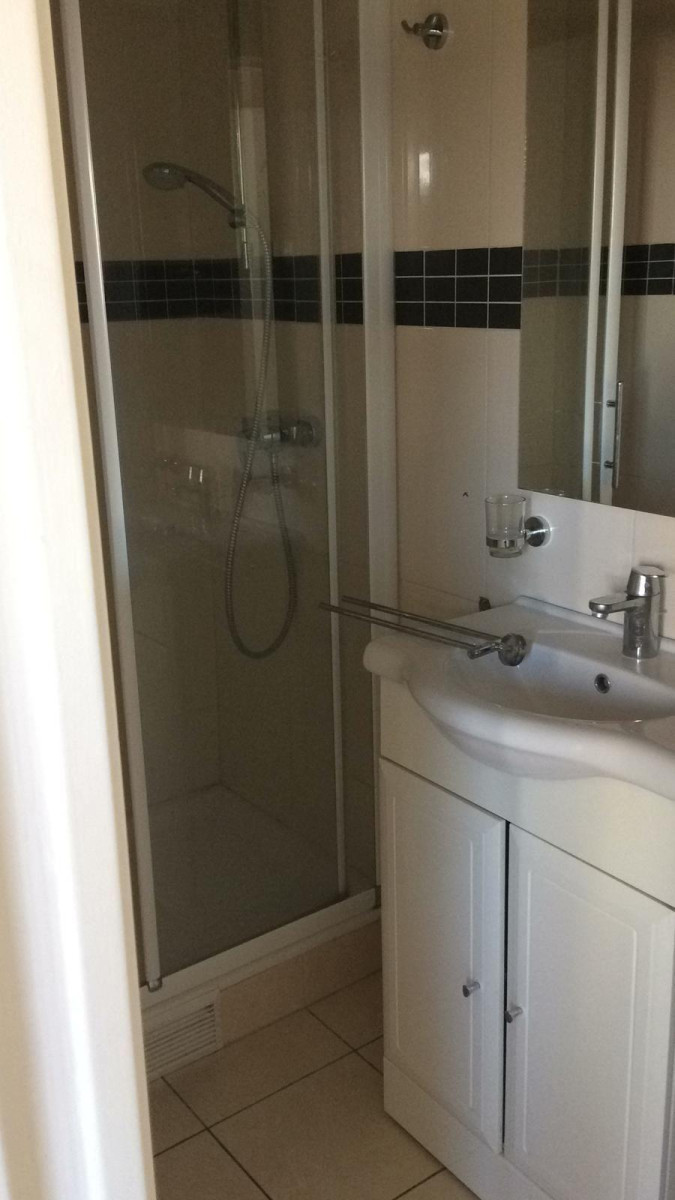 
                                                Location
                                                 Appartement 2 pièces avec balcon ancien Creteil