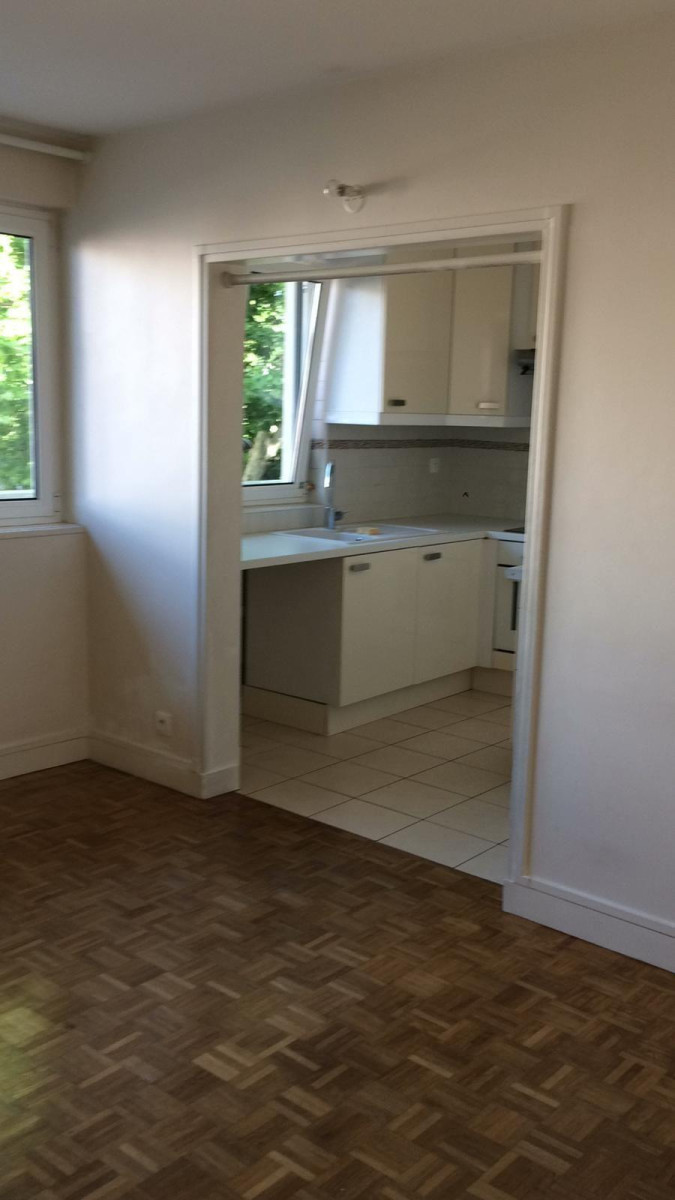 
                                                Location
                                                 Appartement 2 pièces avec balcon ancien Creteil