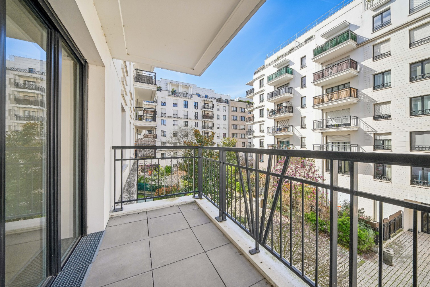 
                                                Vente
                                                 Appartement 2 pièces avec balcon - Suresnes
