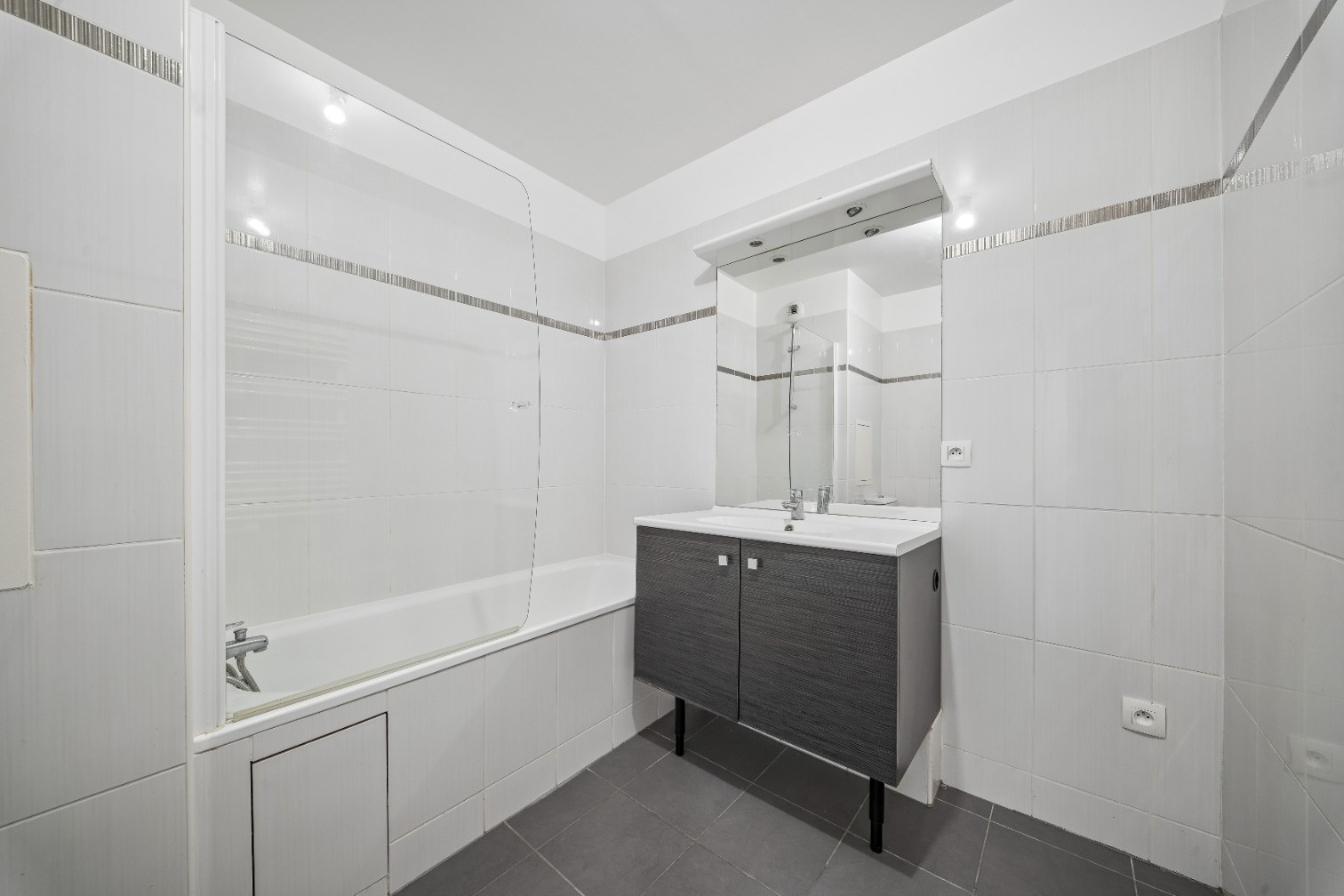 
                                                Vente
                                                 Appartement 2 pièces avec balcon - Suresnes