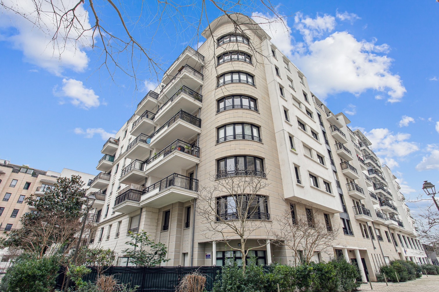 
                                                Vente
                                                 Appartement 2 pièces avec balcon - Suresnes